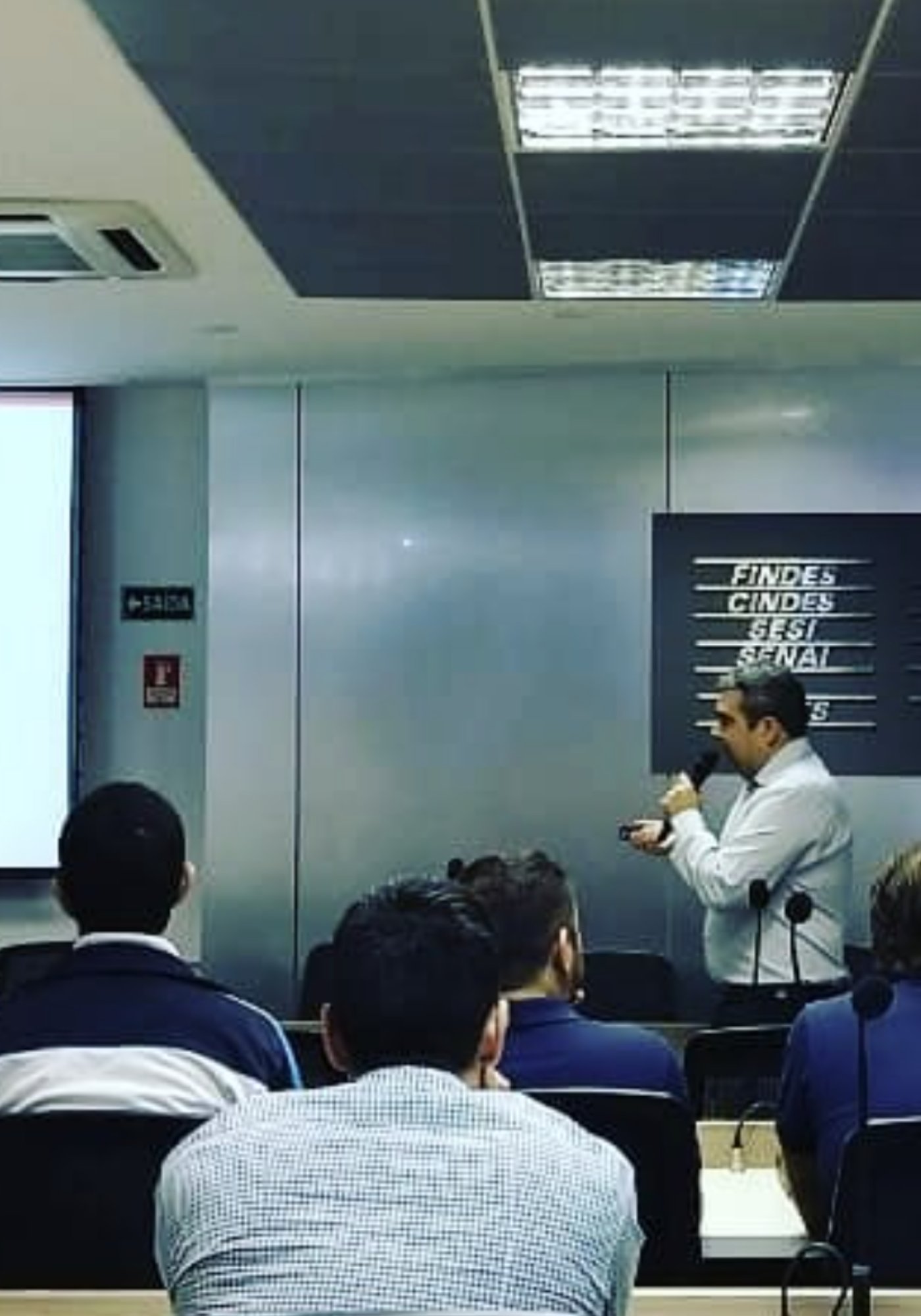 Felipe Pinto Gomes palestrando